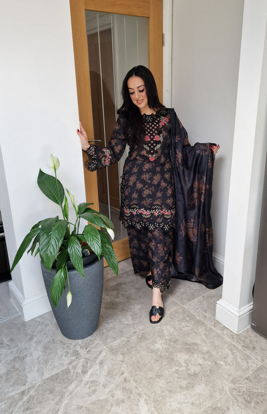 Gulnoor Black